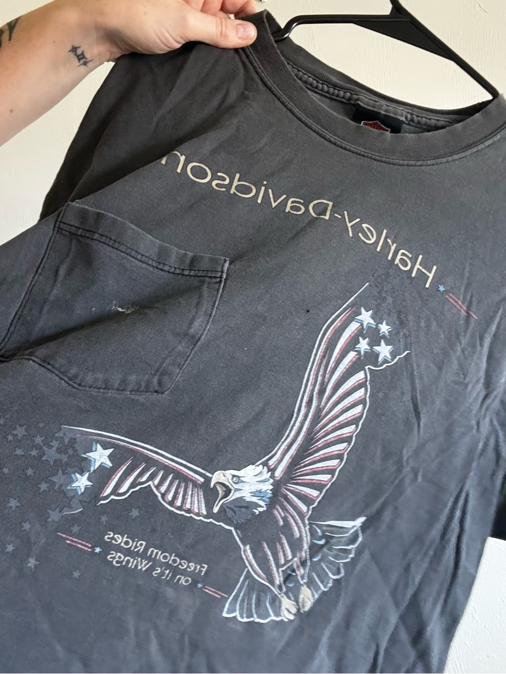 Vintage 2001 Harley-Davidson Black Cropped Eagle Graphic Pocket Tee - Picture 3 of 5